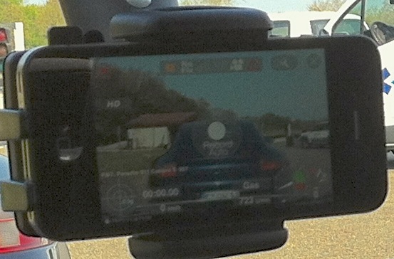 One can see that the OBD data (rpms, etc.) are shown correctly and that the speed is 0km/h when waiting for the launch